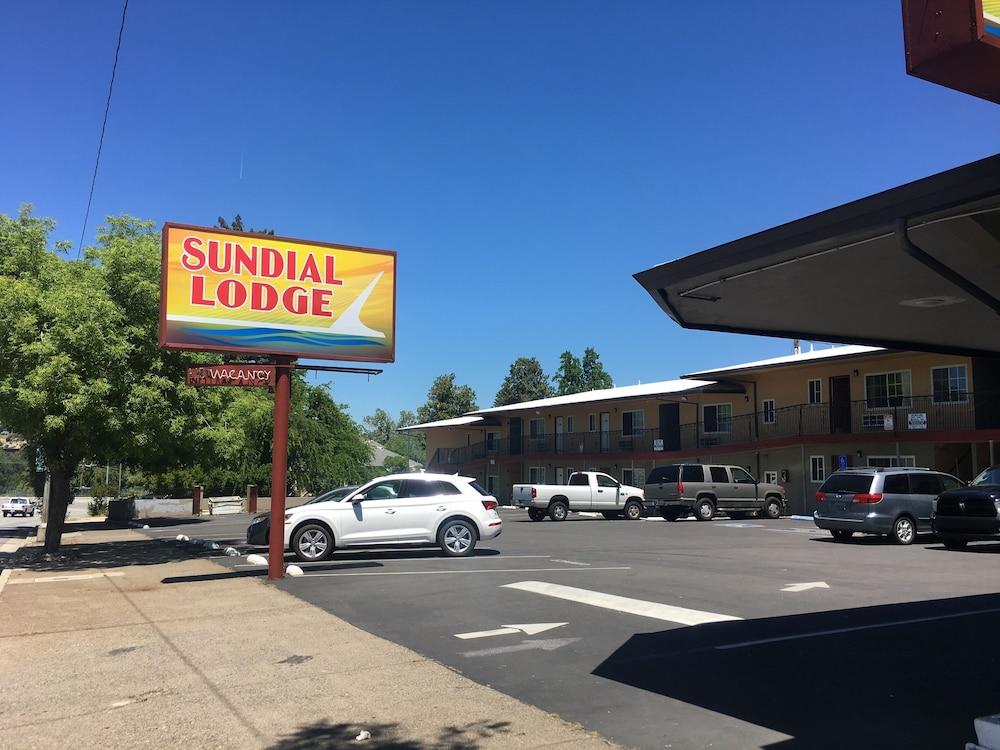 Sundial Lodge Redding Ngoại thất bức ảnh